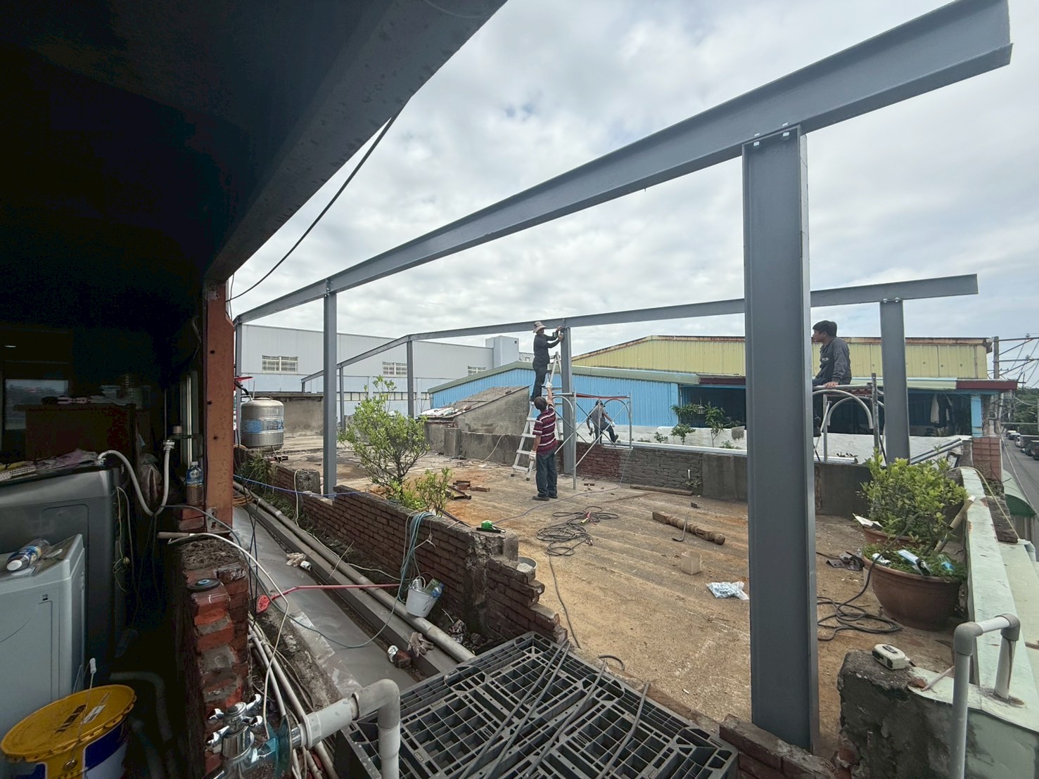 施工中